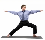Übung des Monats: Übe Yoga direkt am Arbeitsplatz