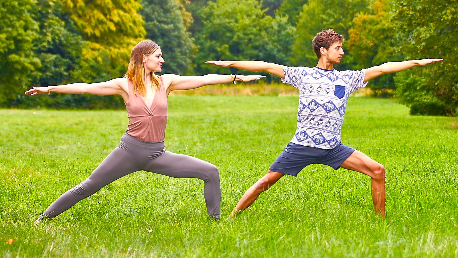 Yoga-Übungen für Anfänger Mittelstufe und Fortgeschrittene