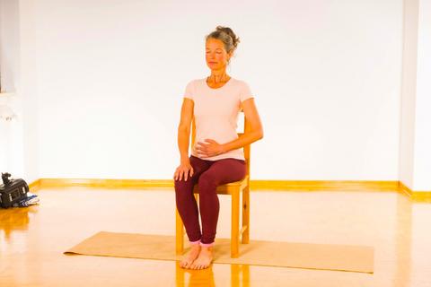 Präventionskurs: Yoga auf dem Stuhl Präventionskurs: Yoga auf dem Stuhl