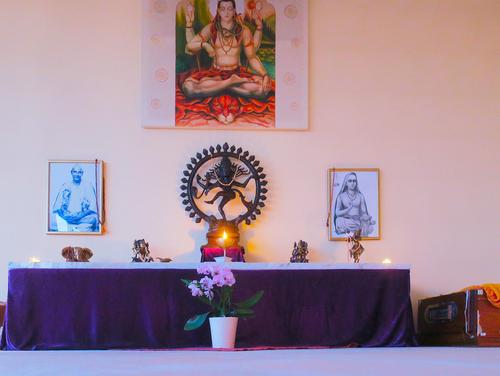 Großer Meditationsraum im Shivalaya Retreat Center Shivalaya Yoga Vidya Bad Meinberg
