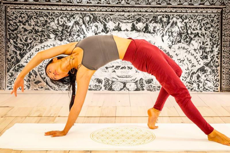 Vinyasa Yoga Retreat Trend - Sonnengruß-Variation