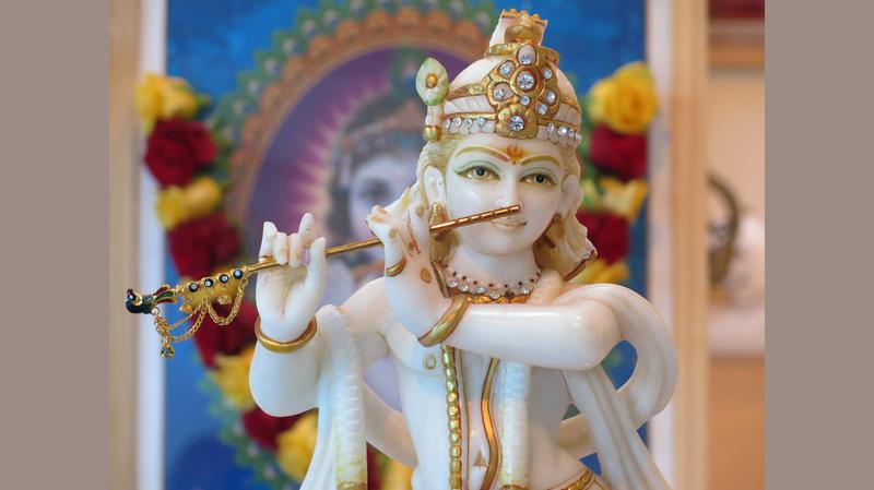Krishna auf der Flöte spielend