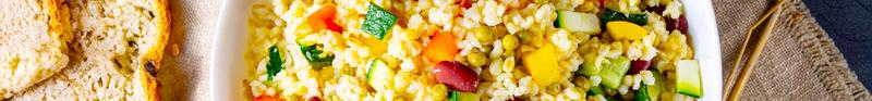 Biologisch-veganes Buffet mit frischen Speisen