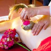 Ayurveda Kur in Deutschland - Stempelmassage
