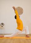 Vinyasa Yoga kombiniert mit der klassischen Yoga Vidya Reihe - Präsenz in Bewegung