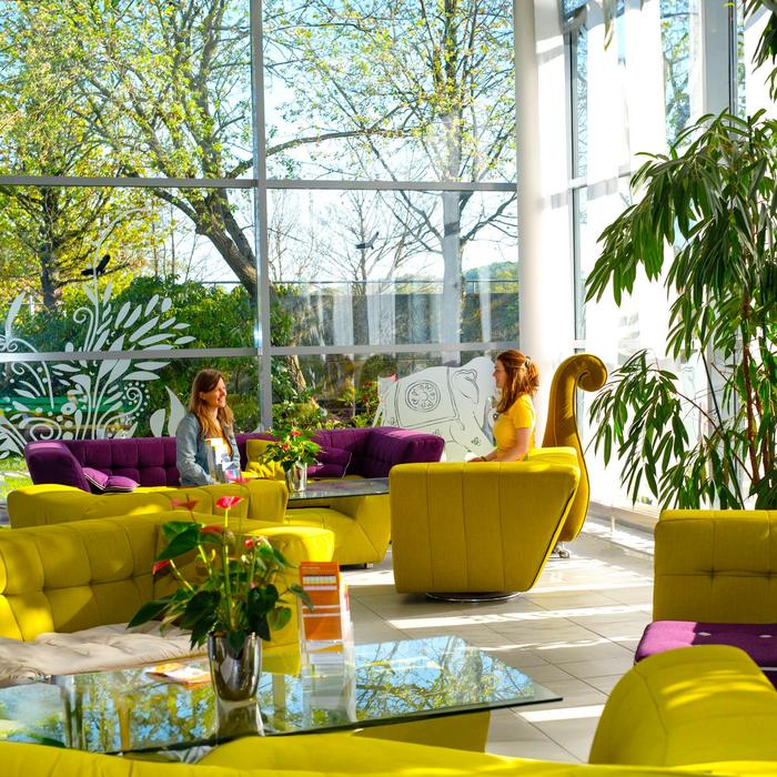 Gäste im Seminarhaus Shanti bei einem Retreat im Tagungszentrum im Teutoburger Wald.