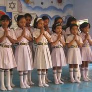 Gayatri Mantra Singen in der Sivananda Vidya Bhavan School 