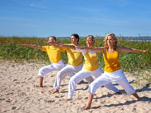 Sevakas von Yoga Vidya Nordsee am Strand Seminare Programm Yoga Vidya Nordsee