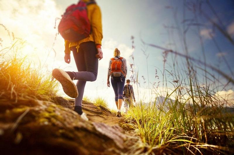 Geführte Wanderung in der Natur nach dem Brunch – Outdoor-Aktivitäten während der Yoga-Ferienwoche