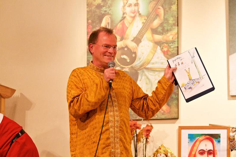 Sukadev Volker Bretz hält einen Vortrag
