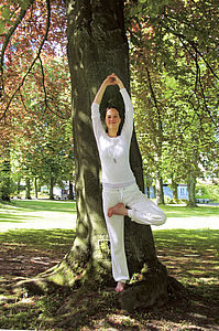Stärke deine Resilienz in der Natur mit Yoga
