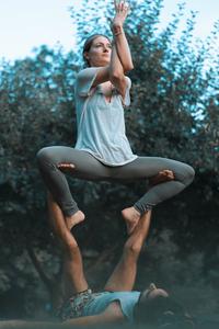 Acro Yoga - ein Traum vom Fliegen - Yogalehrer Weiterbildung