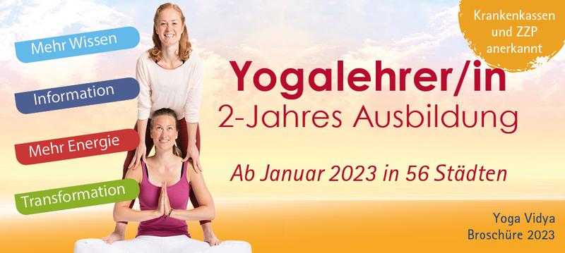 Ein Broschüren-Banner von der Yoga Ausbildung 2023