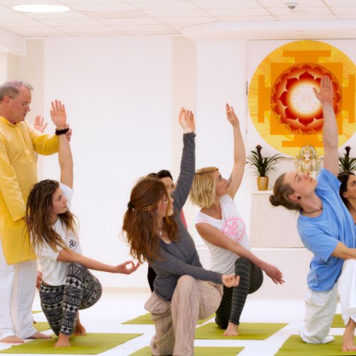 mehr zu unseren Yoga Ausbilungen und Weiterbildungen erfahren ...